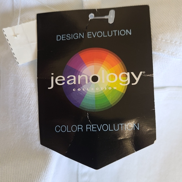 Jeanology Collection Woman's Cropped Capri's, Size: 24W Color: White - Picture 8 of 13